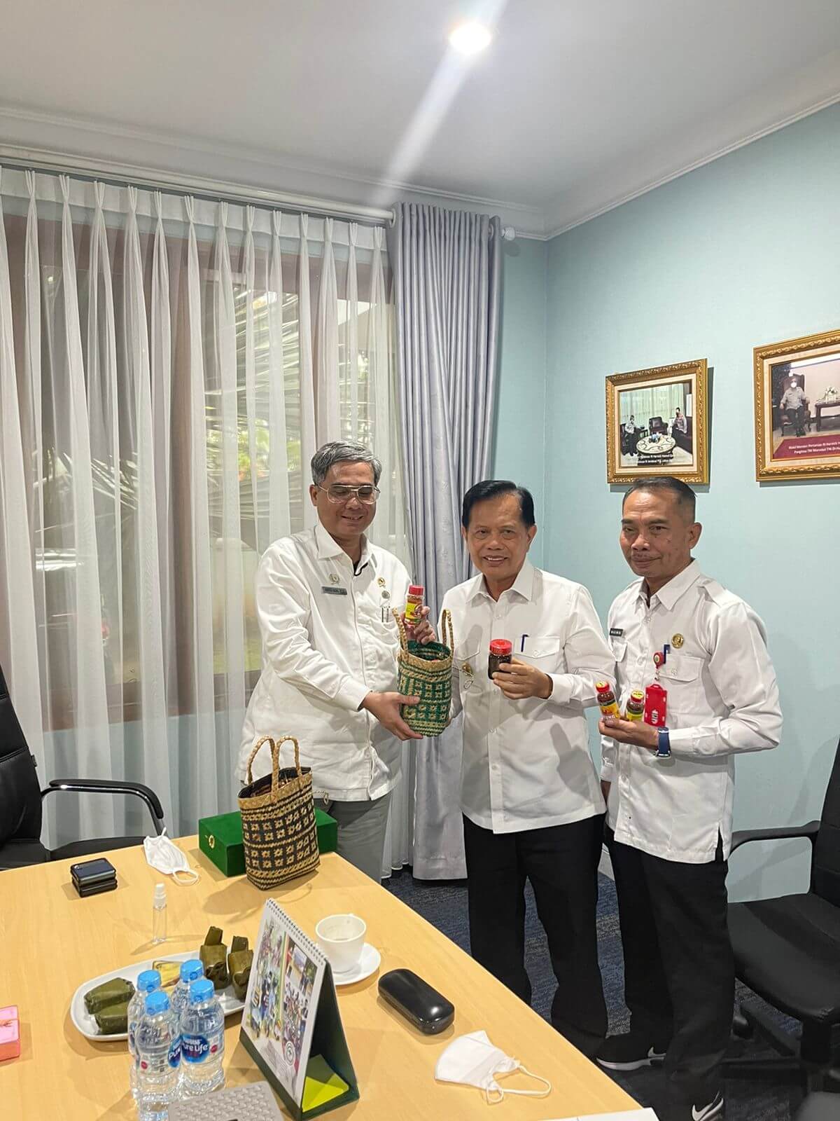 Kunjungi Wamentan, Bupati Tapin Pamerkan Olahan Cabai Hiyung
