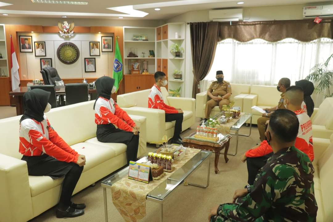 Bupati diskusi dengan lima calon paskibraka HSS