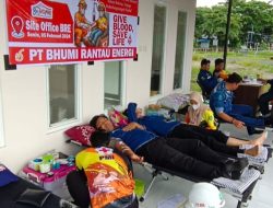 Memon Bulan K3 Tahun 2024, PT BRE Serahkan Puluhan Kantong Darah Untuk PMI Tapin