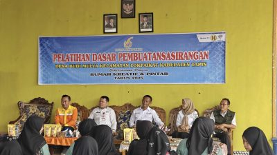 Kolaborasi CSR dan Pemerintah Dorong Ekonomi Kreatif Warga Desa Budi Mulya Lewat Sasirangan